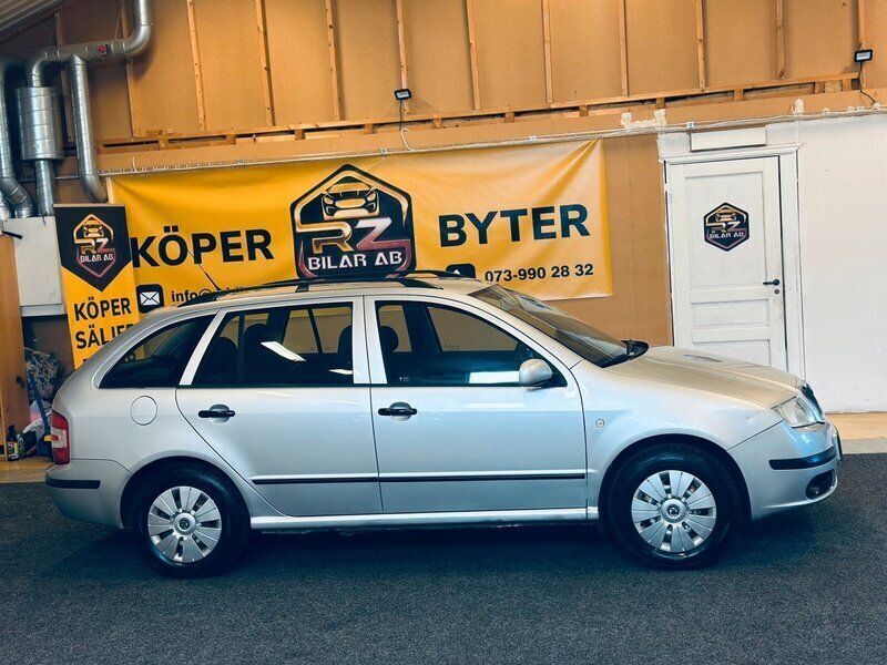 Begagnad Skoda Fabia 64 HK (47 kW) 2006 Silver Halvkombi