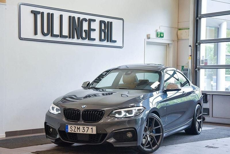 Grå Begagnad 2018 BMW 230 M Sport Sportkupé | 289 900 kr - Bild 1/4