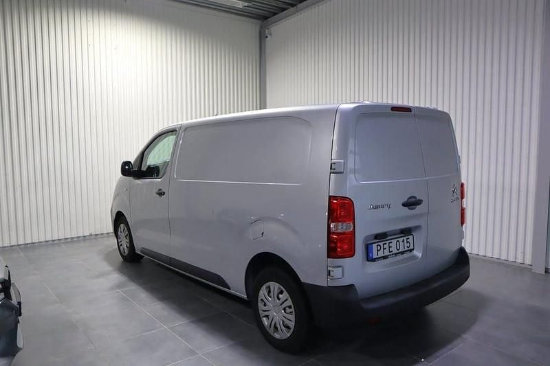 Begagnad Citroën Jumpy 122 HK (89 kW) 2017 Silver Minibuss