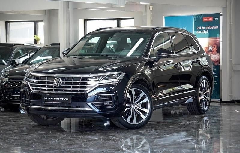 Svart Begagnad 2020 VW Touareg SUV | 479 900 kr (Marknadspris) - Bild 1/4