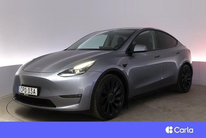 Grå Begagnad 2024 Tesla Model Y Performance SUV | 504 900 kr (Marknadspris) - Bild 1/4