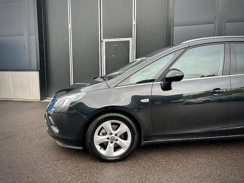 Begagnad Opel Zafira Tourer 131 HK (96 kW) 2012 Svart Minibuss