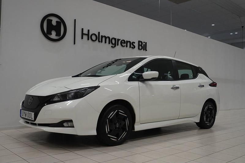 Vit Begagnad 2022 Nissan Leaf Acenta Halvkombi | 164 900 kr (Marknadspris) - Bild 1/4