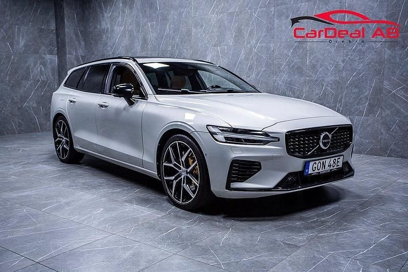 Vit Begagnad 2019 Volvo V60 R-Design Kombi | 329 800 kr (Marknadspris) - Bild 1/4