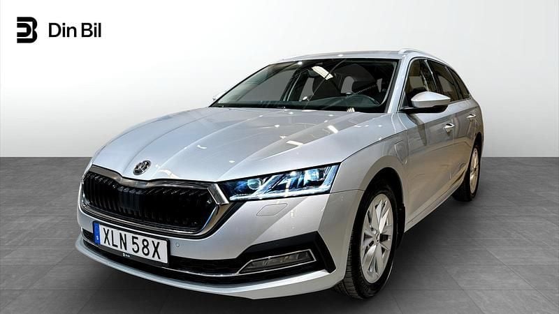 Begagnad Skoda Octavia 150 HK (110 kW) 2024 Silver Kombi
