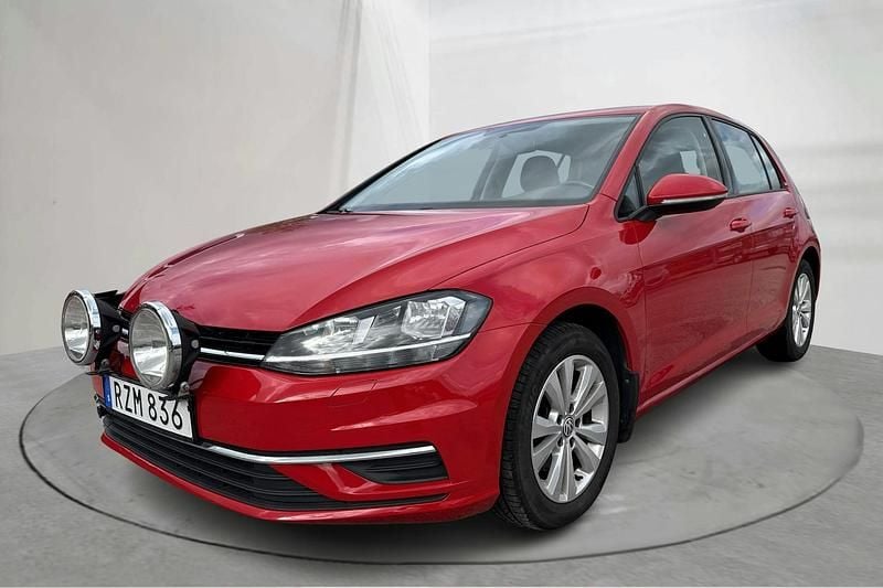Röd Begagnad 2018 VW Golf VII | 129 000 kr (Superpris) - Bild 1/4