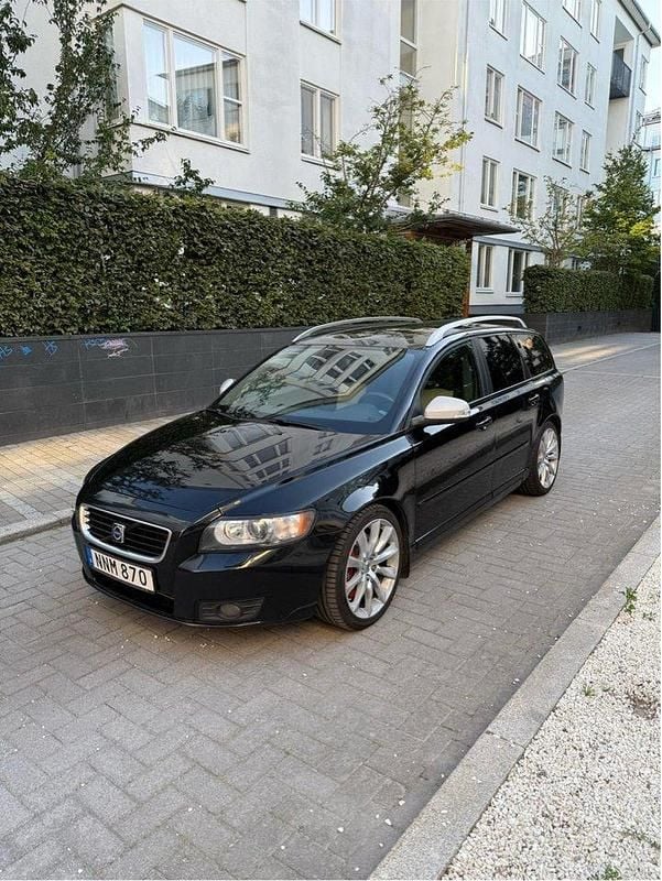 Svart Begagnad 2010 Volvo V50 Summum Kombi | 45 000 kr (Dyr) - Bild 1/4
