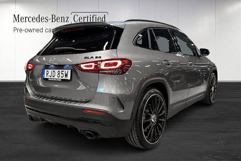 Begagnad Mercedes GLA35 AMG AMG 306 HK (225 kW) 2022 Mörkgrå SUV