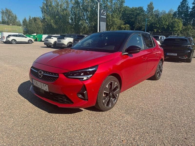 Röd Begagnad 2022 Opel Corsa-e Halvkombi | 194 900 kr (Marknadspris) - Bild 1/4