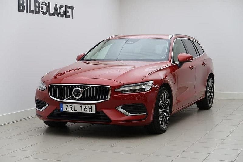 Röd Begagnad 2022 Volvo V60 Core Kombi | 379 500 kr (Bra pris) - Bild 1/4