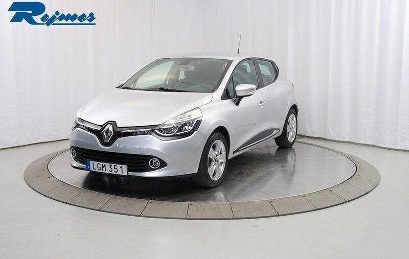 Silver Begagnad 2015 Renault Clio IV Dynamique Halvkombi | 94 800 kr (Marknadspris) - Bild 1/4