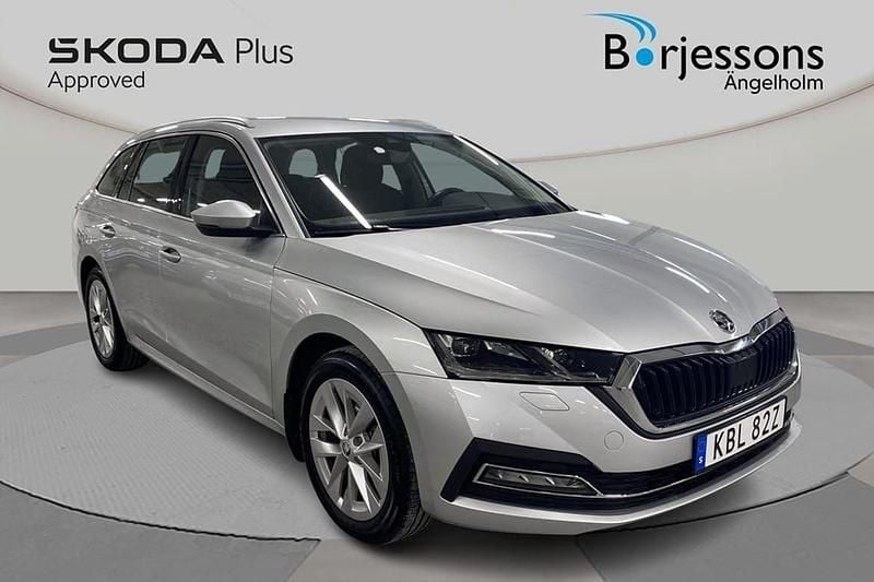 Silver Begagnad 2023 Skoda Octavia Kombi | 304 000 kr (Marknadspris) - Bild 1/4