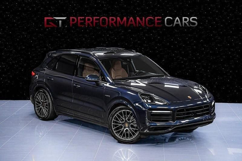 Moonlight blue metallic Begagnad 2023 Porsche Cayenne Platinum Edition SUV | 909 900 kr (Marknadspris) - Bild 1/3