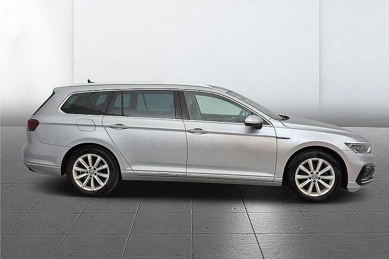 Begagnad VW Passat GTE 218 HK (160 kW) 2022 Silver Kombi