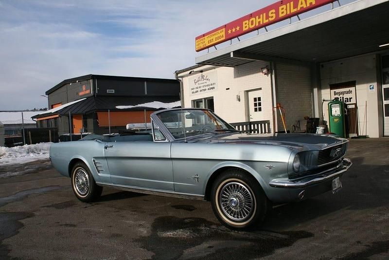 Begagnad Ford V8 203 HK (149 kW) 1966 Blå Cab