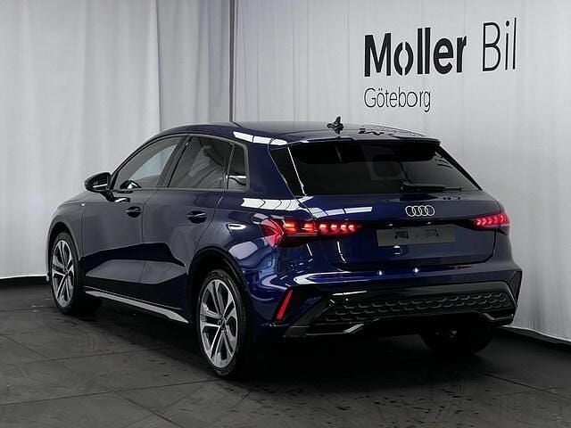 Begagnad Audi A3 S-Line 150 HK (110 kW) 2025 Navarrablå metallic