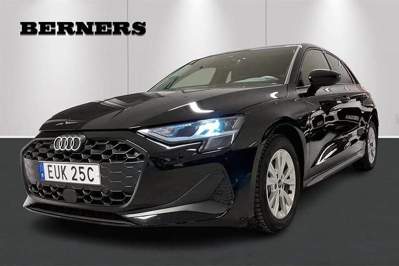 Svart Begagnad 2025 Audi A3 Advanced | 324 900 kr (Lite dyr) - Bild 1/4