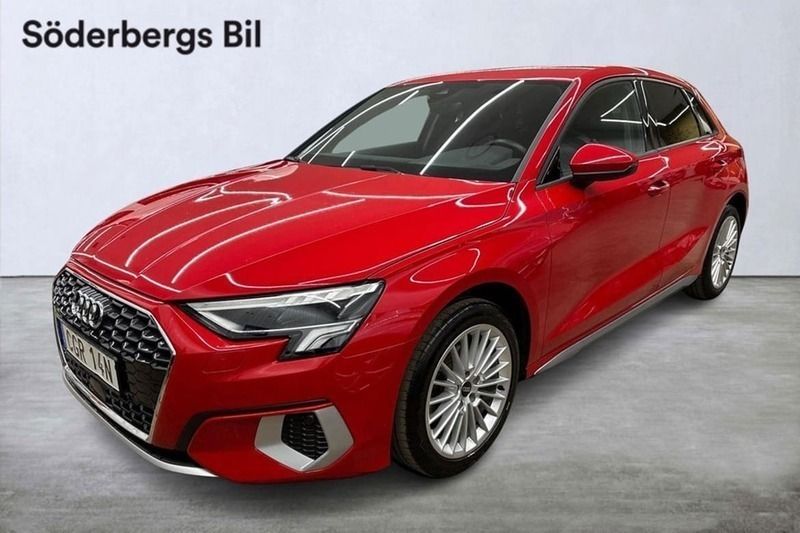 Röd Begagnad 2022 Audi A3 Sportback Advanced Plus Halvkombi | 265 000 kr (Marknadspris) - Bild 1/4