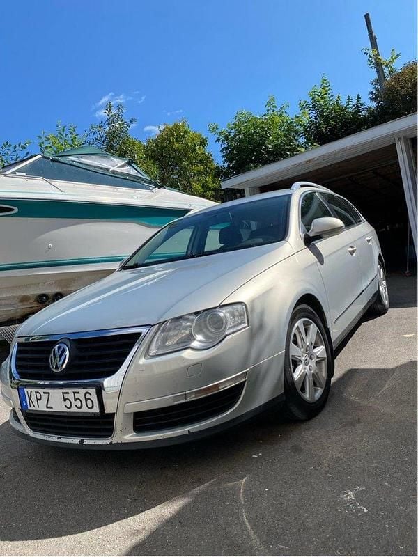 Silver Begagnad 2010 VW Passat Sportline Kombi | 29 900 kr (Bra pris) - Bild 1/4