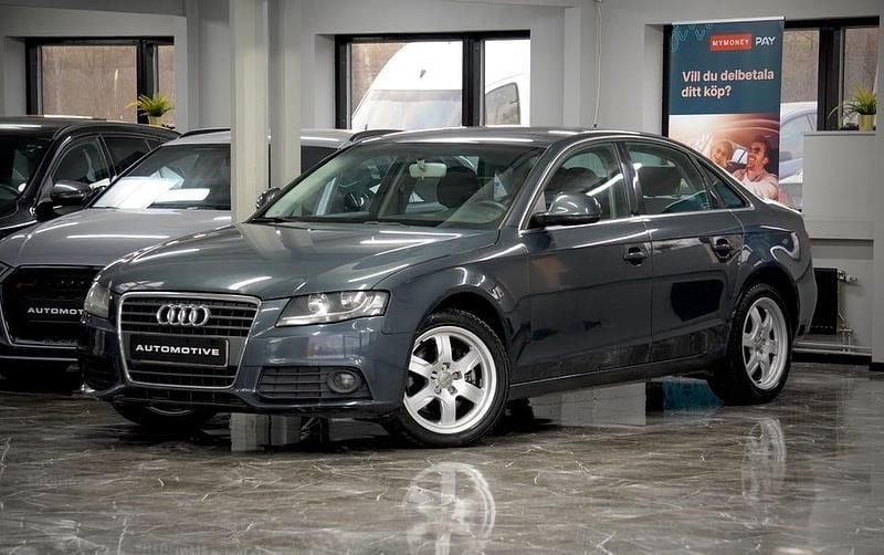 Grå Begagnad 2009 Audi A4 Sedan | 69 900 kr (Marknadspris) - Bild 1/4