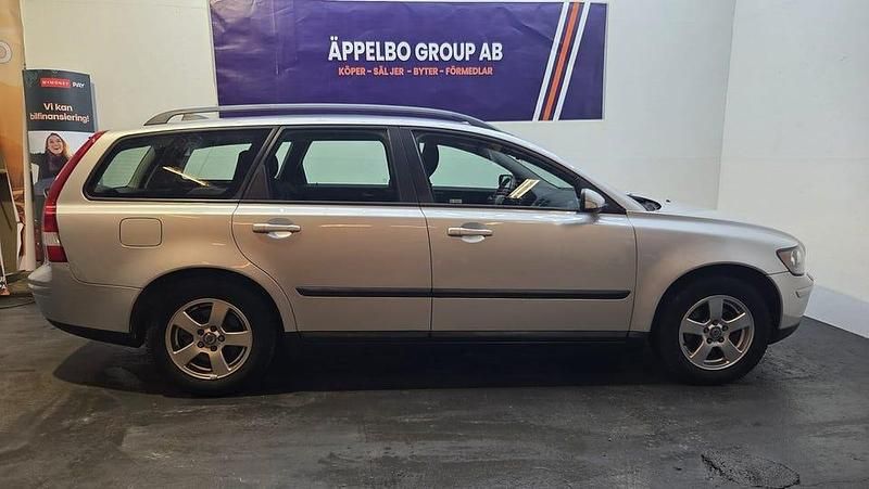 Begagnad Volvo V50 101 HK (74 kW) 2005 Ljusgrå Kombi