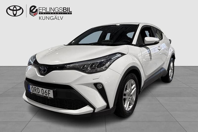 Vit Begagnad 2022 Toyota C-HR Active SUV | 244 900 kr (Marknadspris) - Bild 1/3