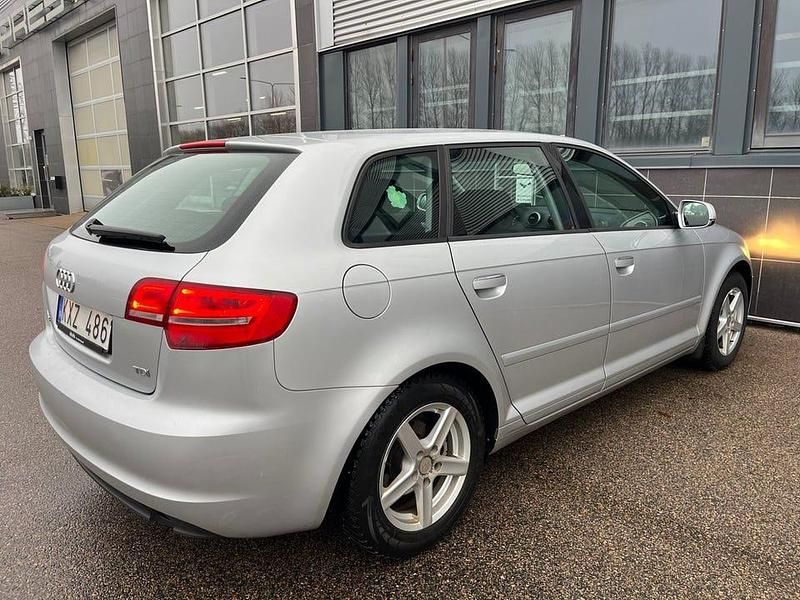 Begagnad Audi A3 Attraction 105 HK (77 kW) 2011 Silver Halvkombi