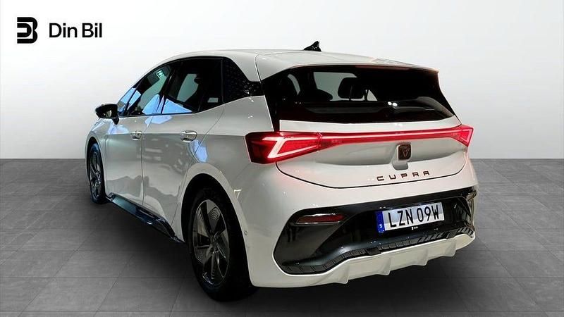 Begagnad Cupra Born 169 kW (231 HK) 2022 Vit (glacial white metallic) Halvkombi