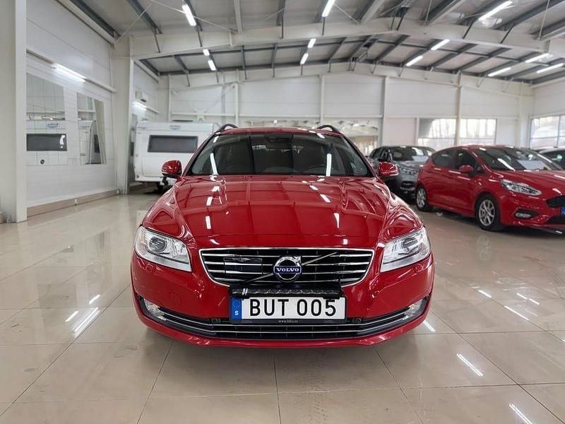 Begagnad Volvo V70 Momentum 190 HK (139 kW) 2016 Röd Kombi