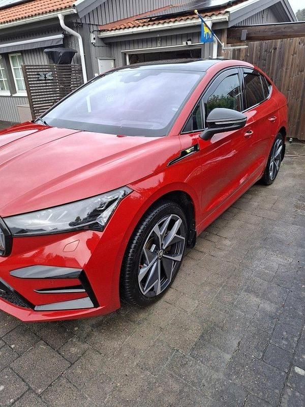 Röd Begagnad 2023 Skoda Enyaq iV RS SUV | 439 000 kr (Superpris) - Bild 1/4