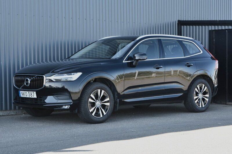 Svart Begagnad 2018 Volvo XC60 Momentum SUV | 309 900 kr (Superpris) - Bild 1/4