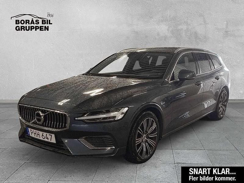 Mörkblå (blå) Begagnad 2022 Volvo V60 Inscription Kombi | 309 000 kr (Bra pris) - Bild 1/4