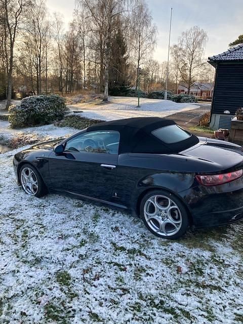 Svart Begagnad 2007 Alfa Romeo Spider Cab | 106 000 kr - Bild 1/4
