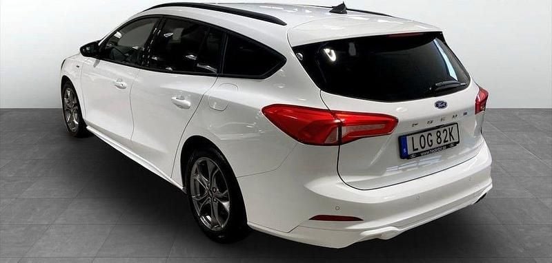 Begagnad Ford Focus 125 HK (91 kW) 2022 Frozen white Kombi