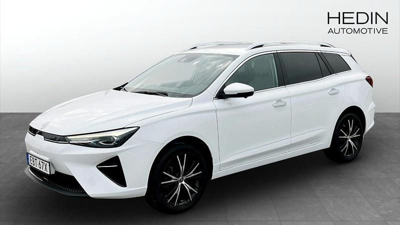 Vit (white) Begagnad 2022 MG MG5 EV Luxury Kombi | 224 900 kr (Marknadspris) - Bild 1/4