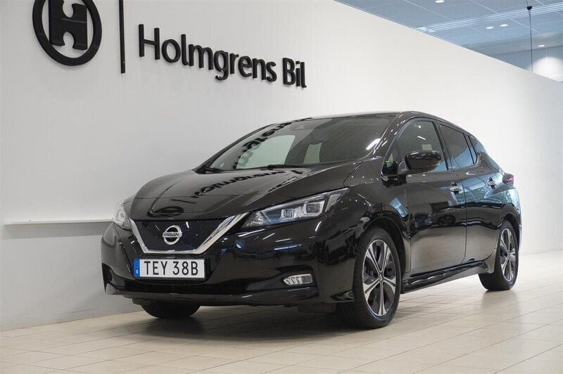 Begagnad Nissan Leaf N-Connecta 160 kW (218 HK) 2021 Svart Halvkombi