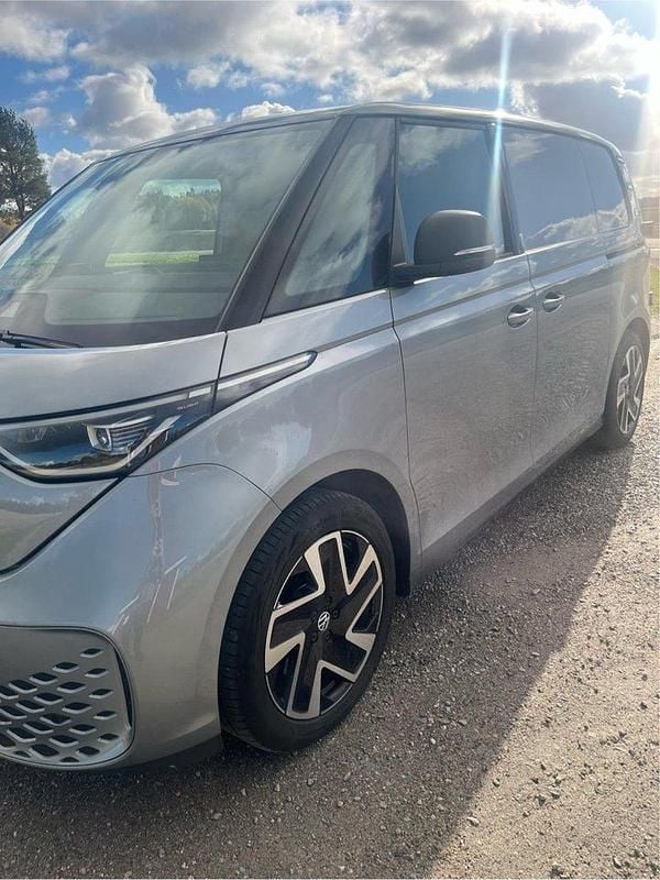 Silver Begagnad 2025 VW ID. Buzz Minibuss | 739 000 kr - Bild 1/4