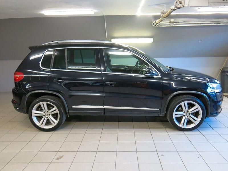 Svart Begagnad 2014 VW Tiguan Sport SUV | 99 900 kr (Marknadspris) - Bild 1/4
