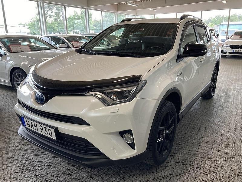 Vit (vit metallic) Begagnad 2017 Toyota RAV4 Edition SUV | 244 900 kr - Bild 1/4
