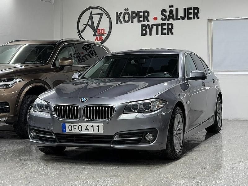 Grå Begagnad 2016 BMW 520 Sedan | 174 900 kr (Superpris) - Bild 1/4