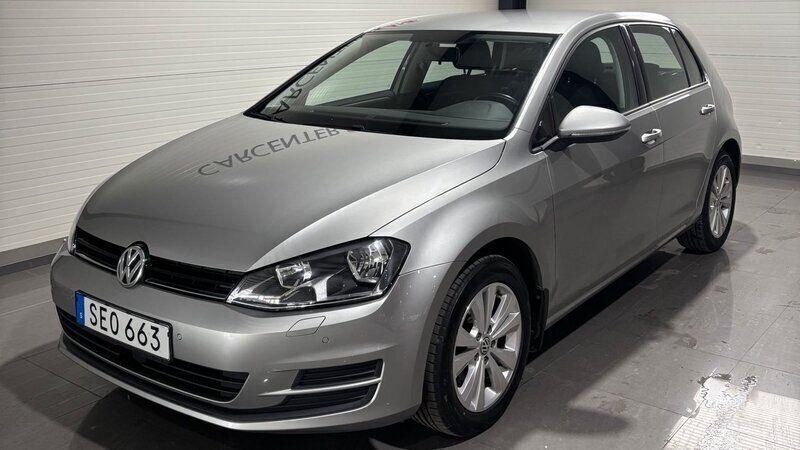 Silver Begagnad 2015 VW Golf VII Halvkombi | 94 900 kr (Marknadspris) - Bild 1/4