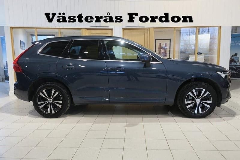 Begagnad Volvo XC60 Momentum 197 HK (144 kW) 2021 Mörkblå SUV