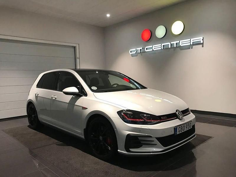 Vit Begagnad 2019 VW Golf VII GTI Halvkombi | 299 900 kr (Marknadspris) - Bild 1/4