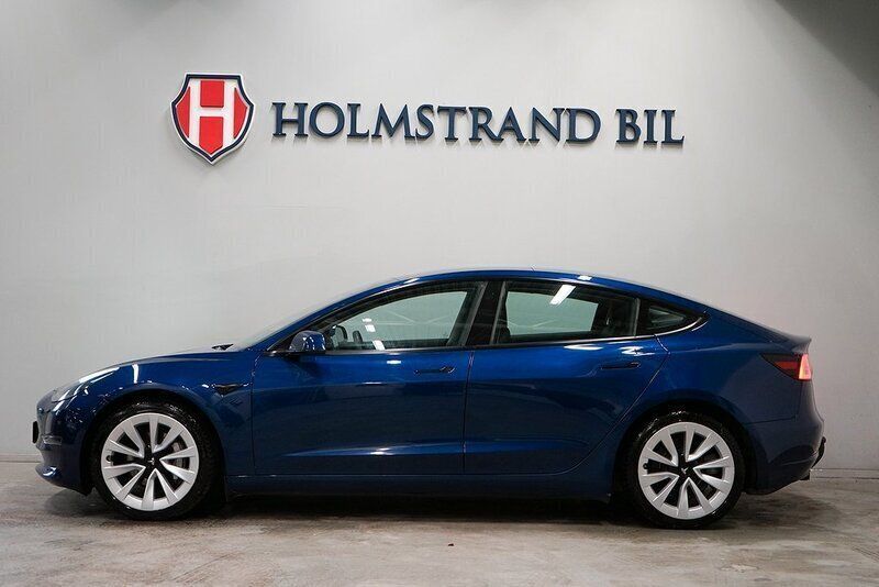 Blå Begagnad 2021 Tesla Model 3 Long Range Sedan | 349 800 kr (Lite dyr) - Bild 1/4
