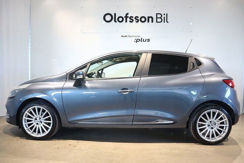 Grå Begagnad 2016 Renault Clio IV Halvkombi | 89 900 kr (Marknadspris) - Bild 1/4