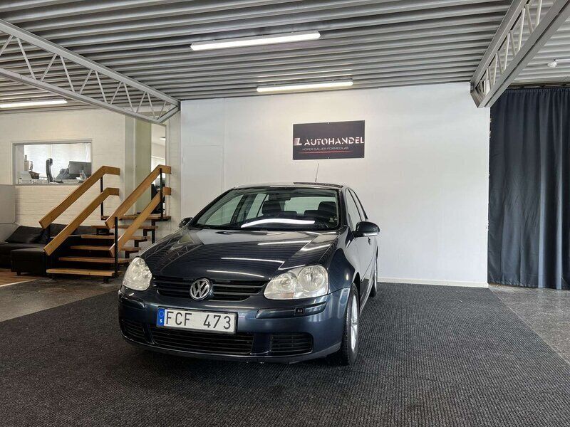 Mörkblå Begagnad 2007 VW Golf V Halvkombi | 49 900 kr (Marknadspris) - Bild 1/4