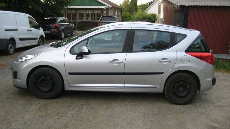Ljusgrå Begagnad 2009 Peugeot 207 Kombi | 42 900 kr (Marknadspris) - Bild 1/4