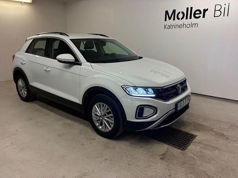 Vit (pure white) Begagnad 2023 VW T-Roc SUV | 227 900 kr (Marknadspris) - Bild 1/4