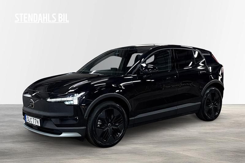 Svart Ny 2025 Volvo EX30 CC Performance | 549 000 kr - Bild 1/4