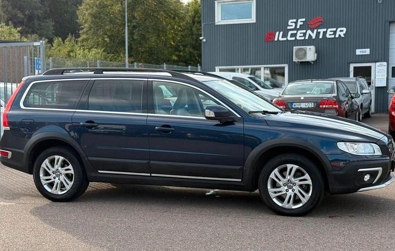 Blå Begagnad 2015 Volvo XC70 Summum SUV | 214 900 kr (Marknadspris) - Bild 1/4